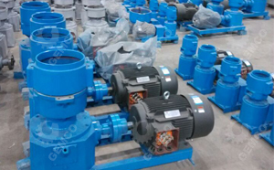 工廠中的棉花秸稈顆粒機(jī) 工廠中的棉花秸稈顆粒機(jī)